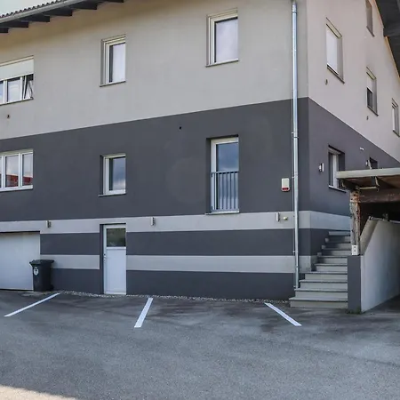 Haus Forsthuber 아파트 *